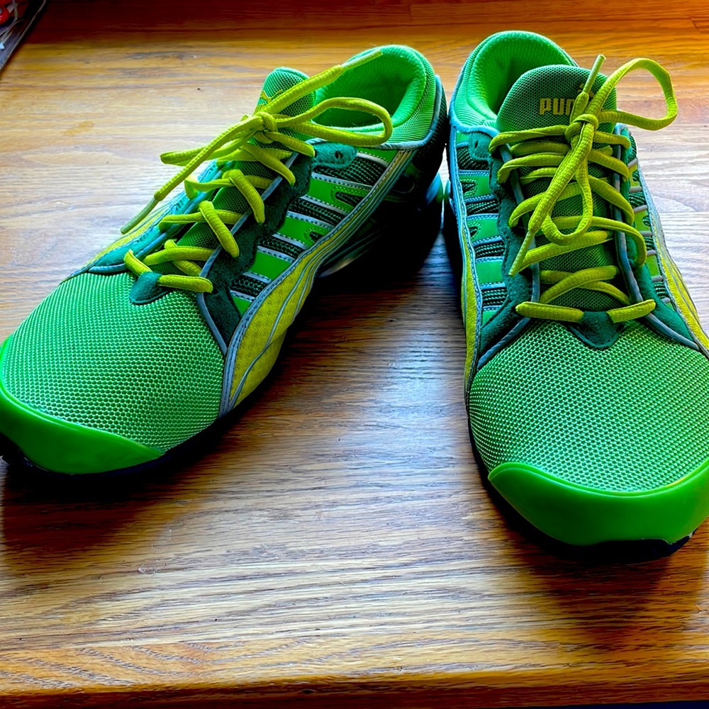 Mens Puma running shoes